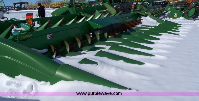 image for item 7290 2004 John Deere 1293 corn head