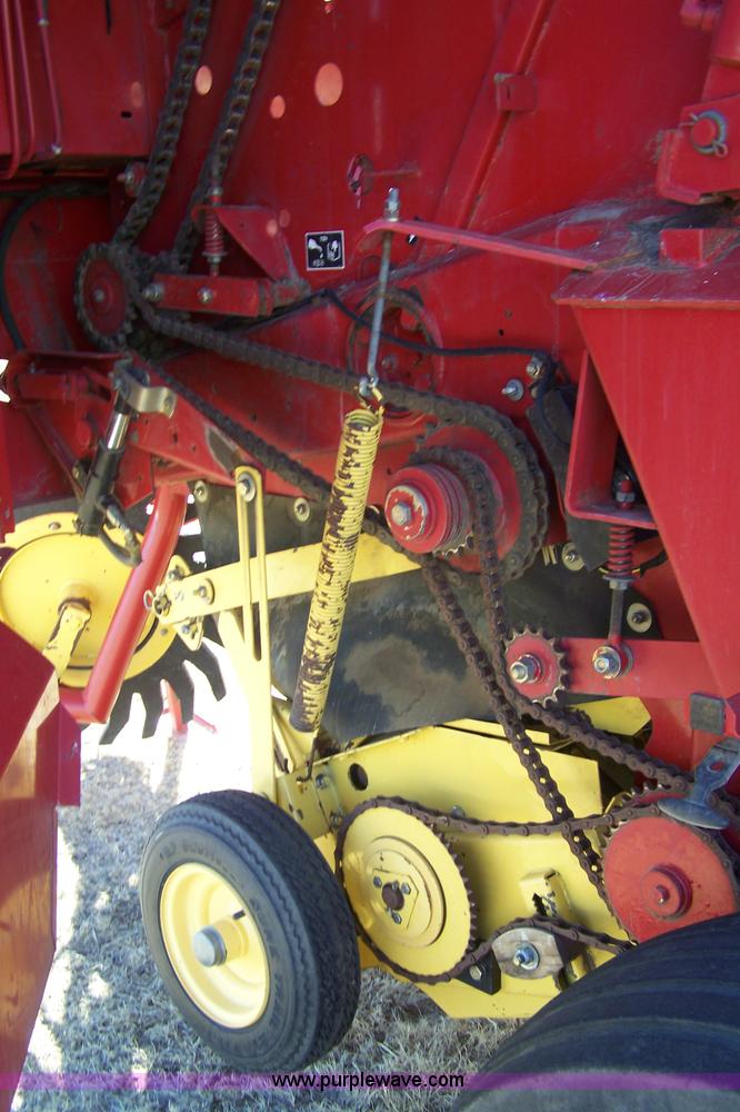 image for item 7457 1998 New Holland 664 round baler