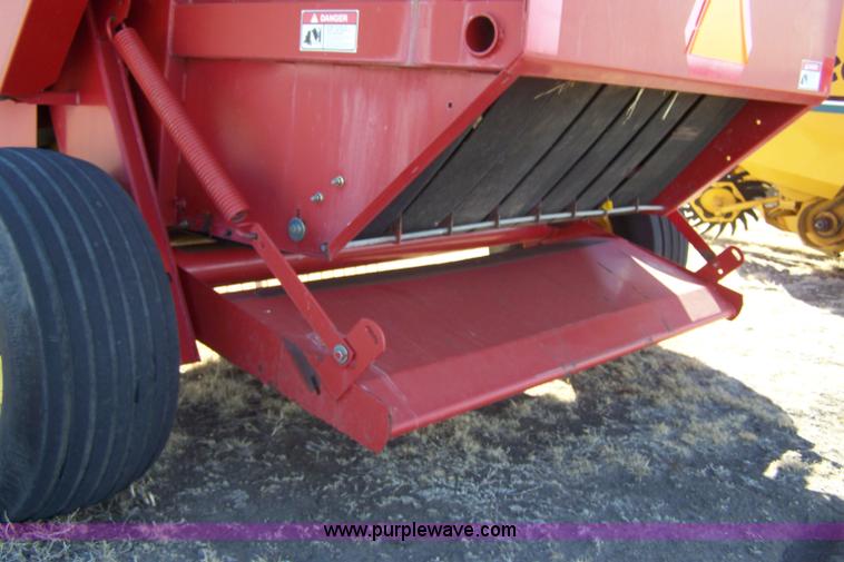 image for item 7457 1998 New Holland 664 round baler