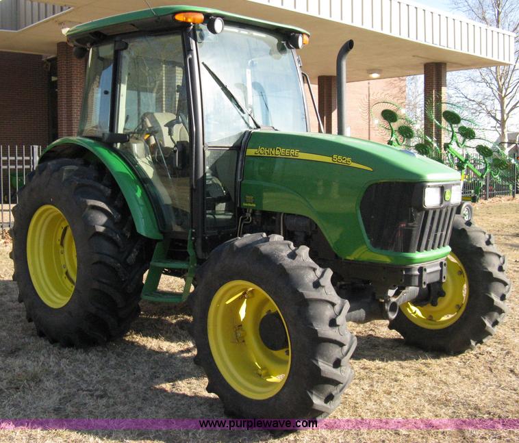 image for item 8212 2005 John Deere 5525 MFWA tractor