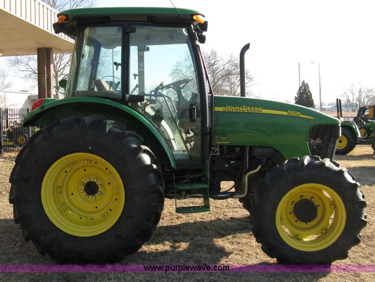 image for item 8212 2005 John Deere 5525 MFWA tractor