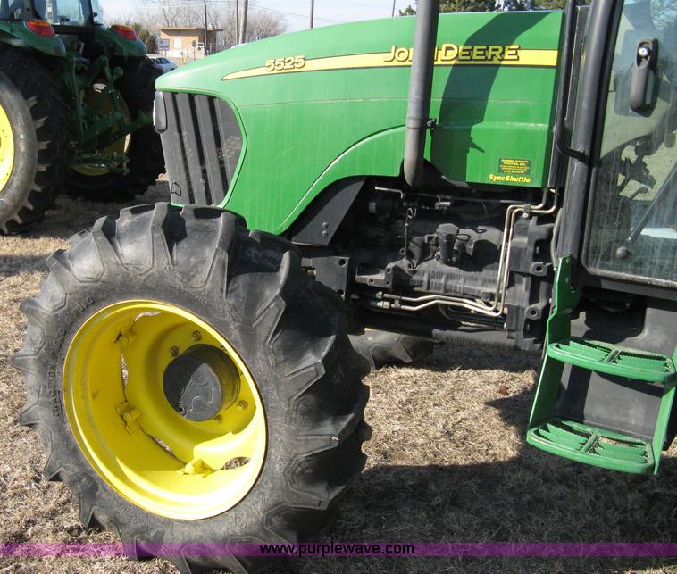 image for item 8212 2005 John Deere 5525 MFWA tractor