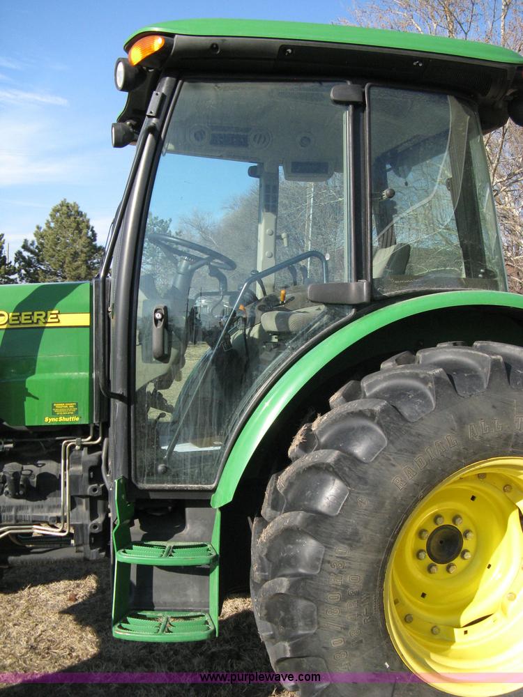 image for item 8212 2005 John Deere 5525 MFWA tractor