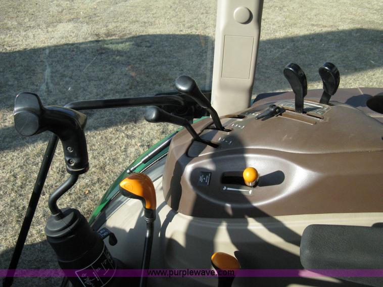 image for item 8212 2005 John Deere 5525 MFWA tractor