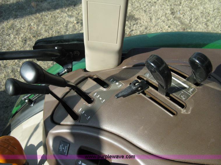 image for item 8212 2005 John Deere 5525 MFWA tractor