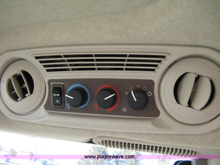 image for item 8212 2005 John Deere 5525 MFWA tractor