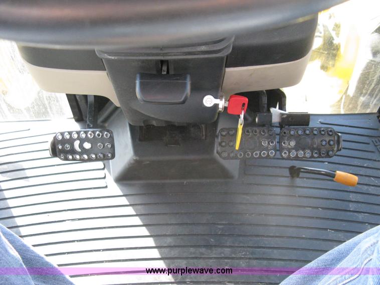 image for item 8212 2005 John Deere 5525 MFWA tractor