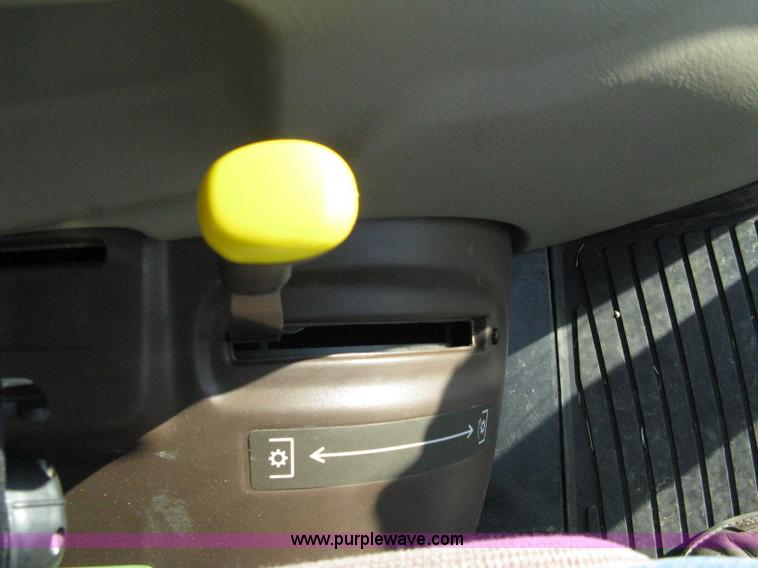 image for item 8212 2005 John Deere 5525 MFWA tractor