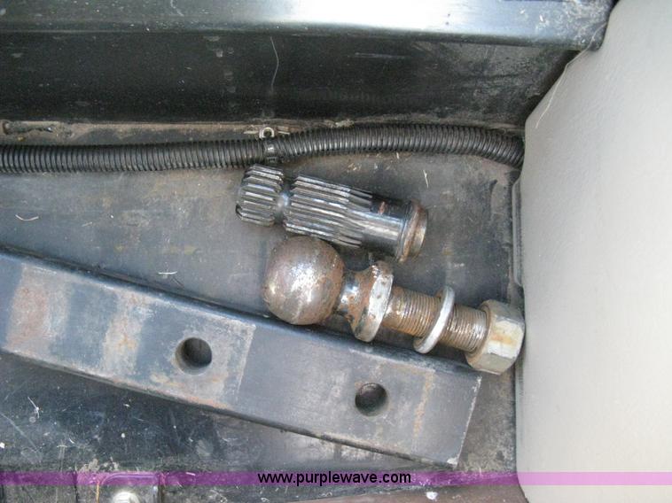 image for item 8212 2005 John Deere 5525 MFWA tractor