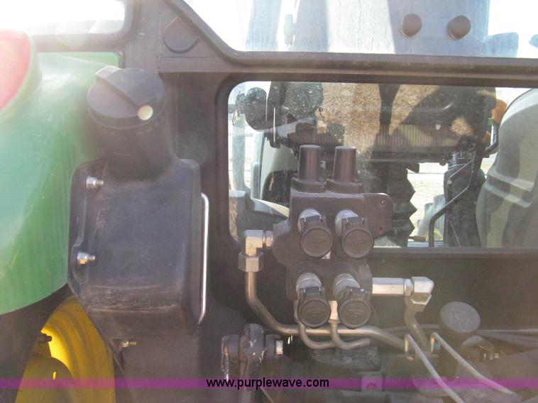 image for item 8212 2005 John Deere 5525 MFWA tractor