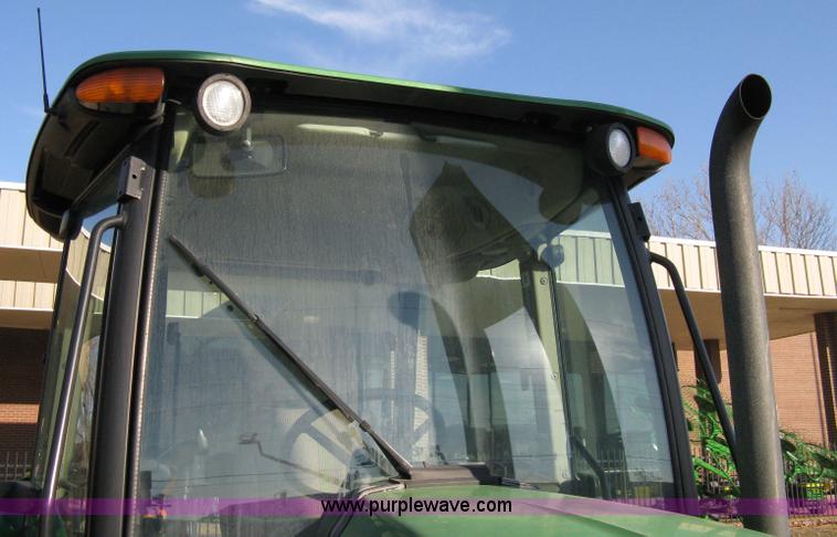 image for item 8212 2005 John Deere 5525 MFWA tractor