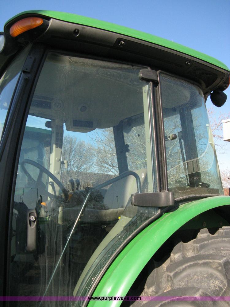 image for item 8212 2005 John Deere 5525 MFWA tractor