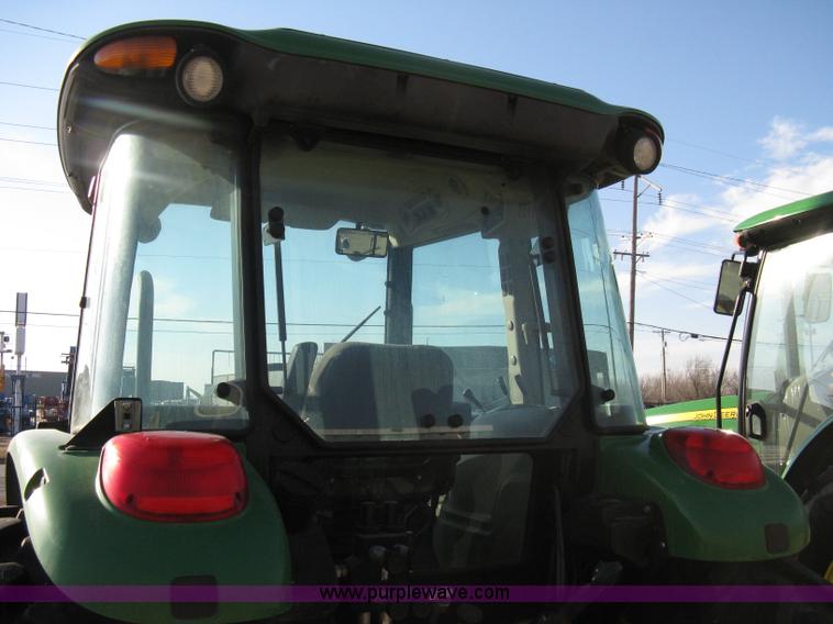 image for item 8212 2005 John Deere 5525 MFWA tractor