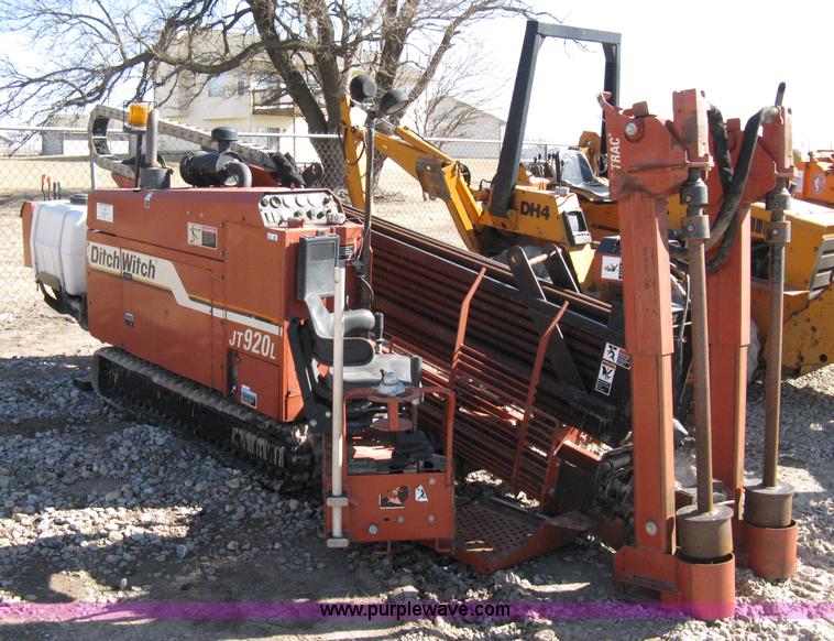 image for item 8225 2000 Ditch Witch JT920L directional boring machine