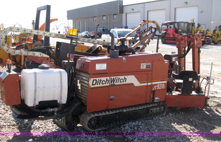 image for item 8225 2000 Ditch Witch JT920L directional boring machine