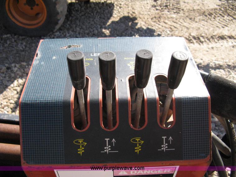 image for item 8225 2000 Ditch Witch JT920L directional boring machine