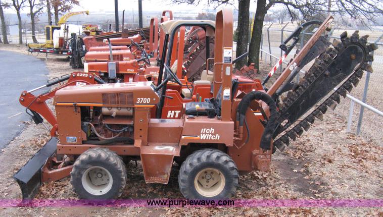 image for item 8228 2000 Ditch Witch 3700DD trencher