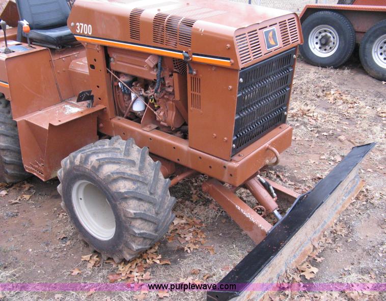 image for item 8228 2000 Ditch Witch 3700DD trencher