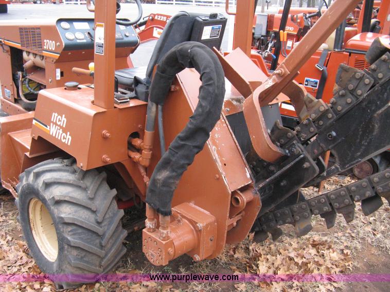 image for item 8228 2000 Ditch Witch 3700DD trencher