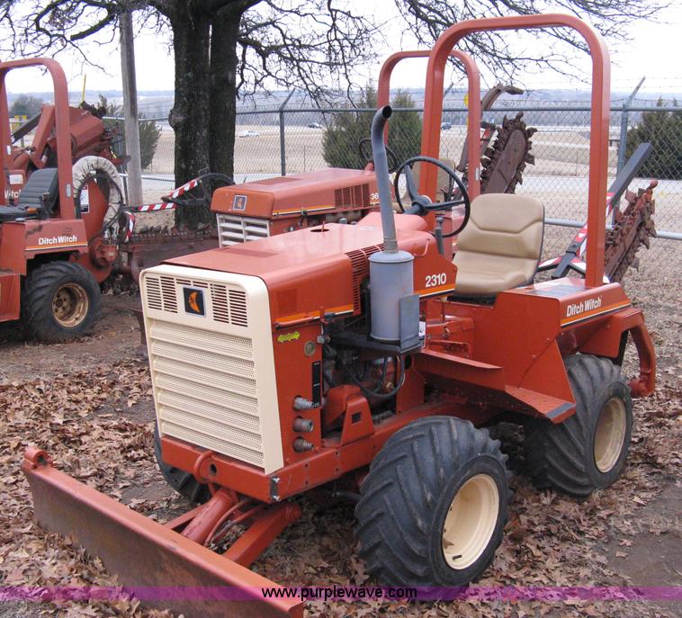 image for item 8229 1987 Ditch Witch 2310DD trencher