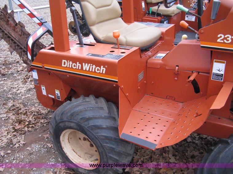 image for item 8229 1987 Ditch Witch 2310DD trencher