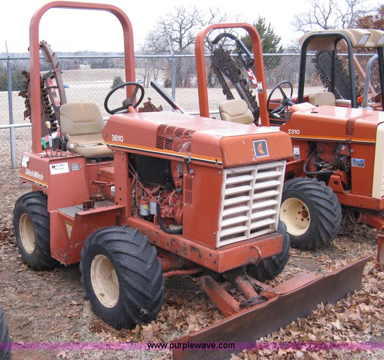 image for item 8230 1993 Ditch Witch 3610DD trencher