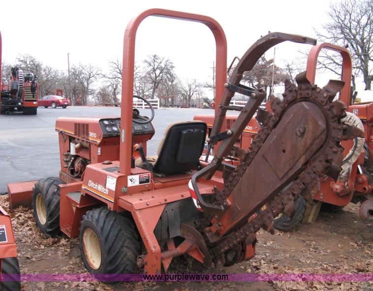 image for item 8230 1993 Ditch Witch 3610DD trencher