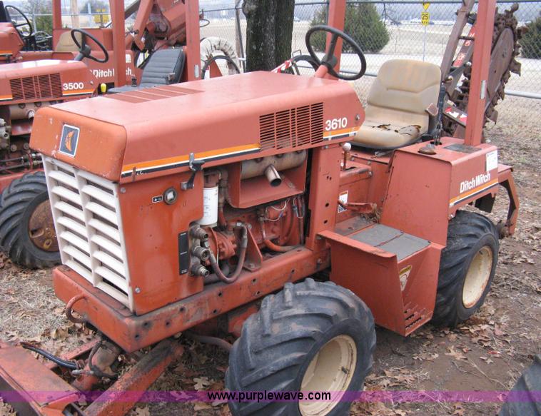 image for item 8230 1993 Ditch Witch 3610DD trencher