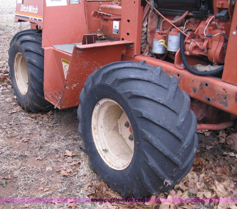 image for item 8230 1993 Ditch Witch 3610DD trencher