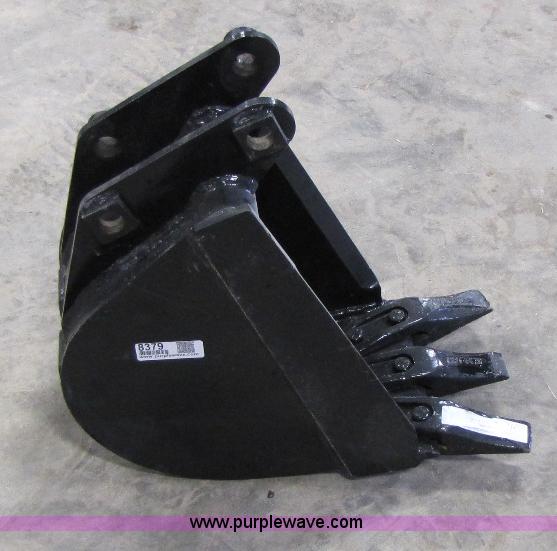 Kubota backhoe bucket in MO Item 8379 sold Purple Wave