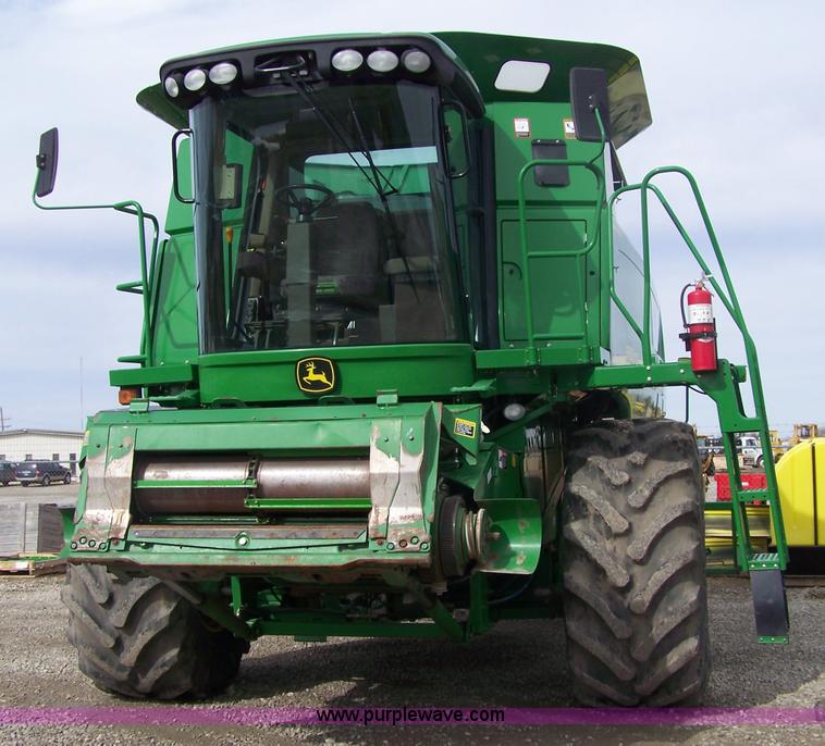 image for item 9283 2006 John Deere 9760 STS combine