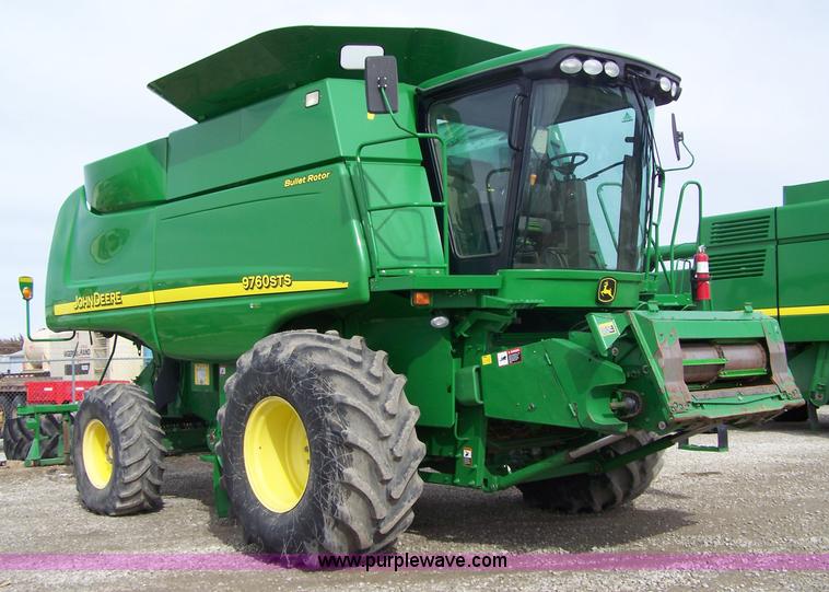 image for item 9283 2006 John Deere 9760 STS combine