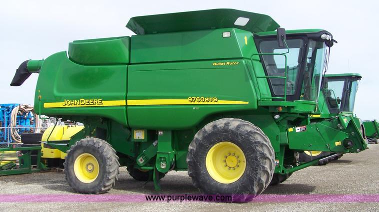 image for item 9283 2006 John Deere 9760 STS combine