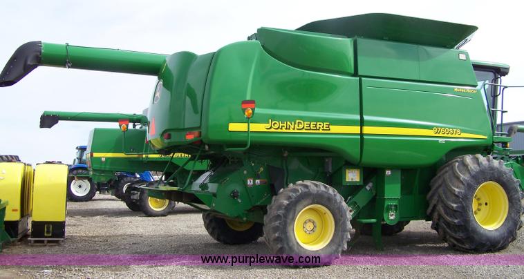 image for item 9283 2006 John Deere 9760 STS combine