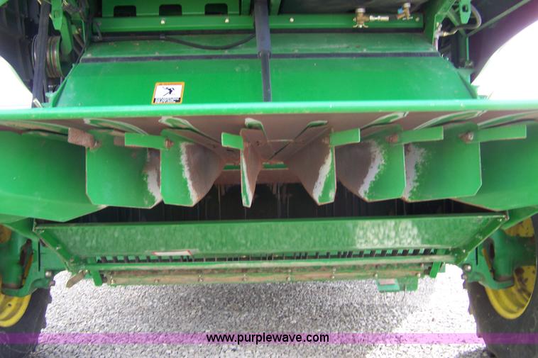 image for item 9283 2006 John Deere 9760 STS combine