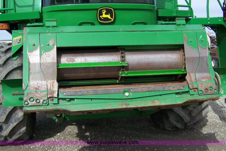 image for item 9283 2006 John Deere 9760 STS combine