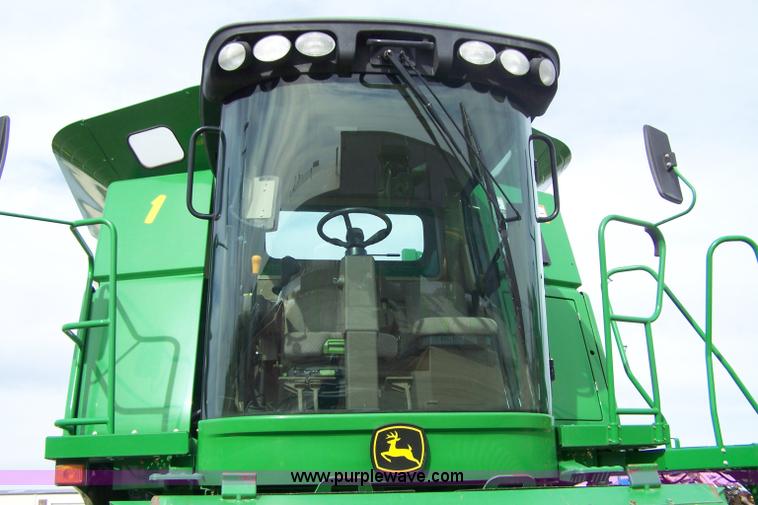 image for item 9283 2006 John Deere 9760 STS combine