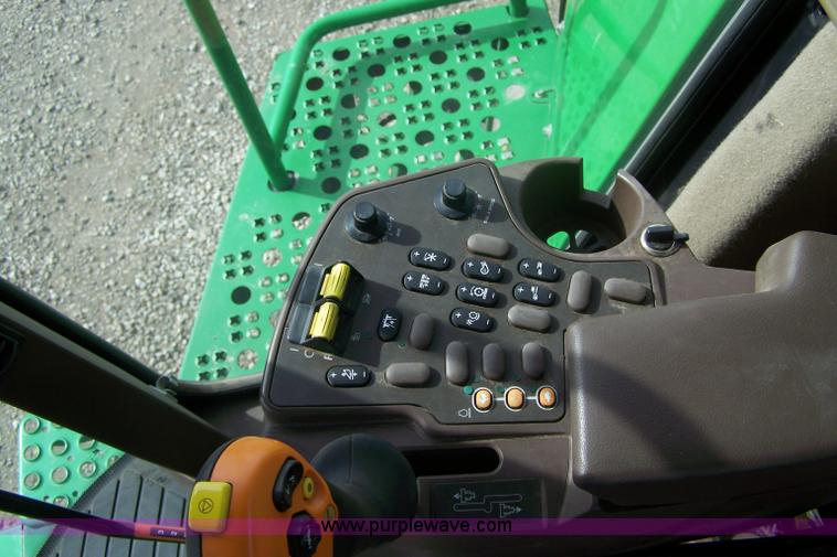 image for item 9283 2006 John Deere 9760 STS combine