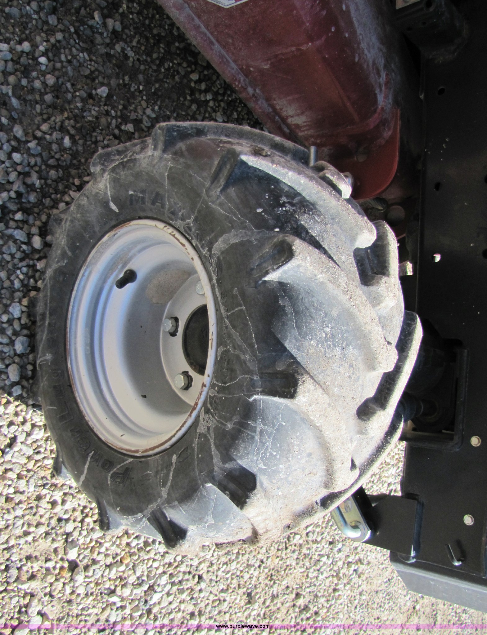 Case IH DX24 garden tractor with mower deck in Wamego, KS Item 5189 sold Purple Wave