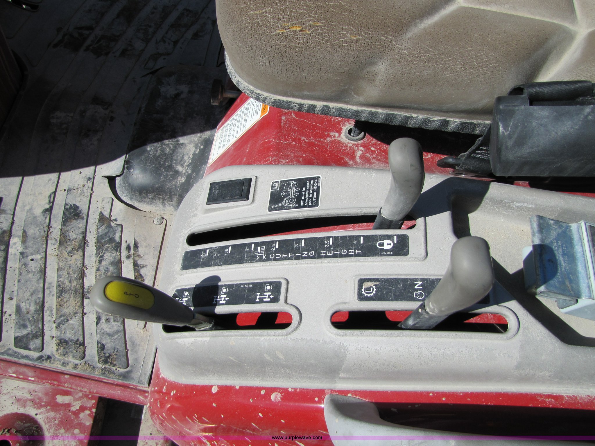 Case IH DX24 garden tractor with mower deck in Wamego, KS Item 5189 sold Purple Wave