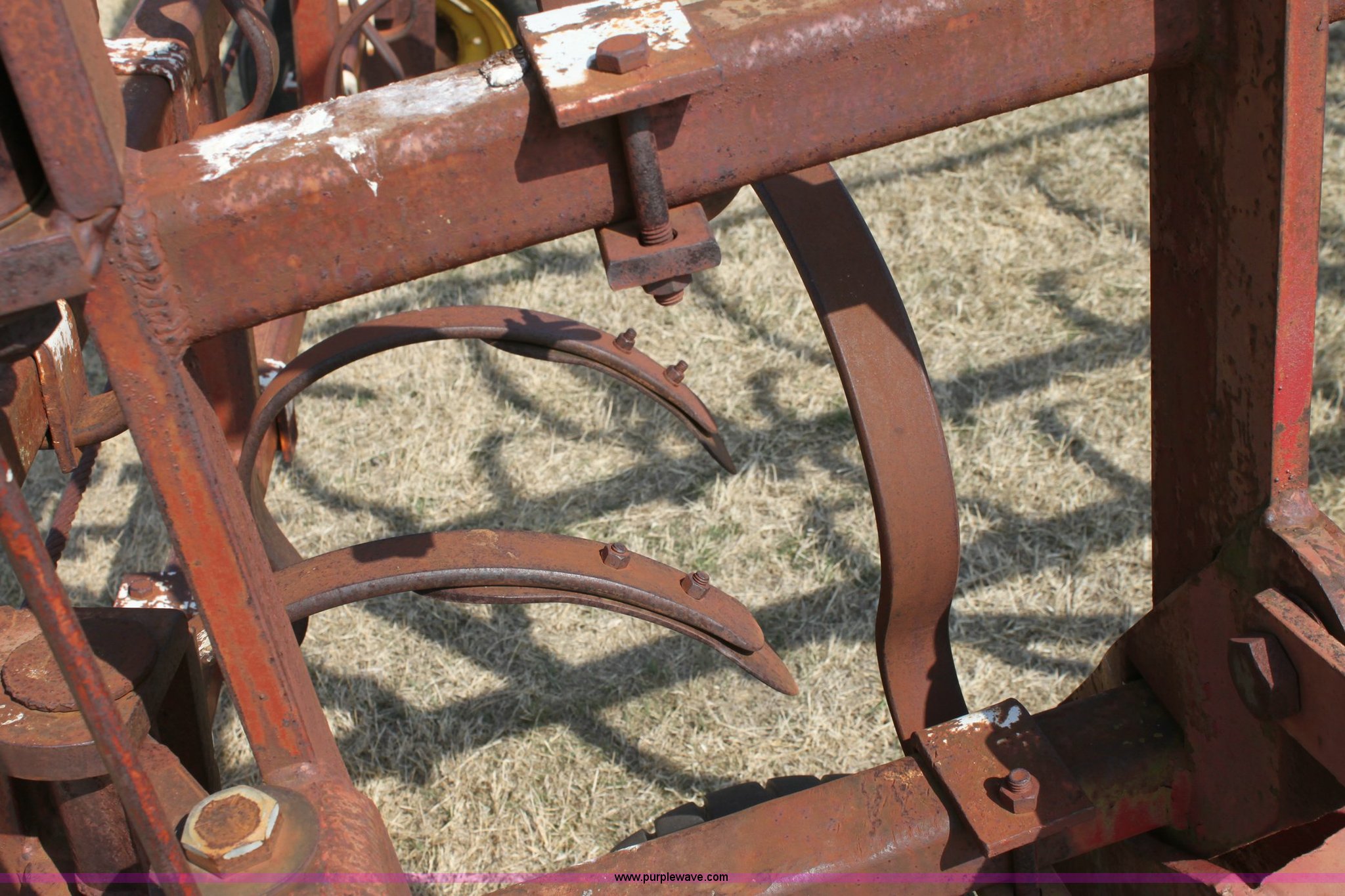 Noble folding spring tooth coulter in Guthrie, OK Item 6894 sold Purple Wave
