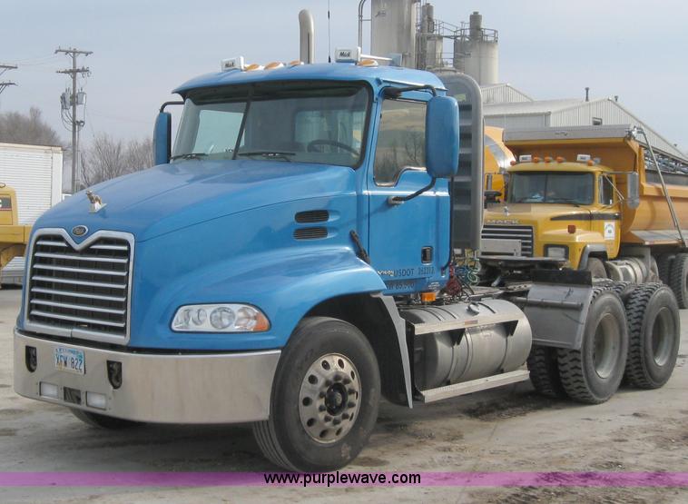 image for item 1337 2004 Mack CX613 semi truck