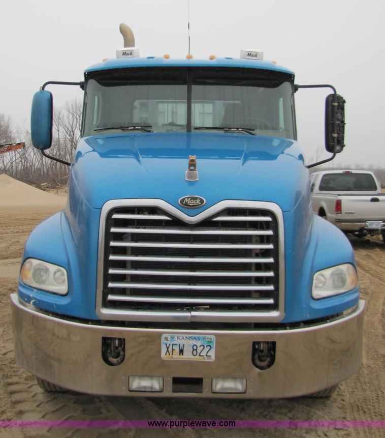 image for item 1337 2004 Mack CX613 semi truck