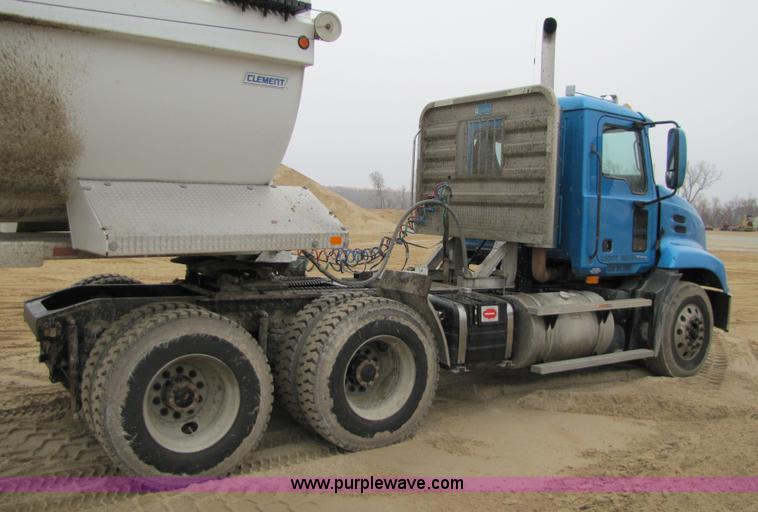 image for item 1337 2004 Mack CX613 semi truck