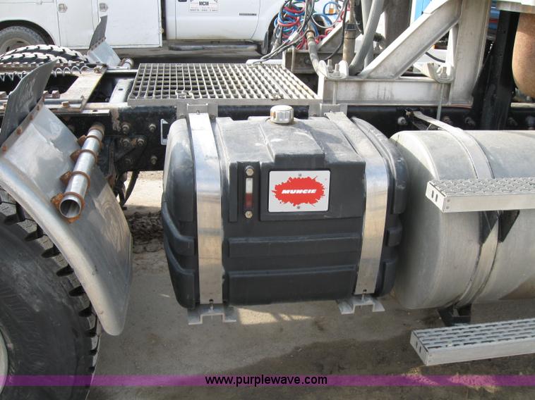 image for item 1337 2004 Mack CX613 semi truck