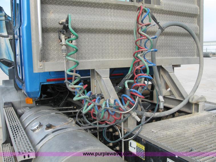 image for item 1337 2004 Mack CX613 semi truck