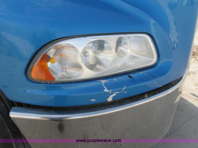 image for item 1337 2004 Mack CX613 semi truck