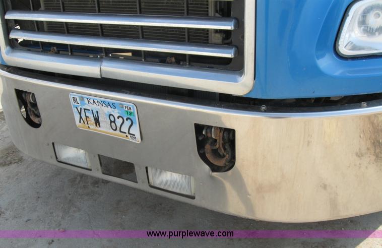 image for item 1337 2004 Mack CX613 semi truck