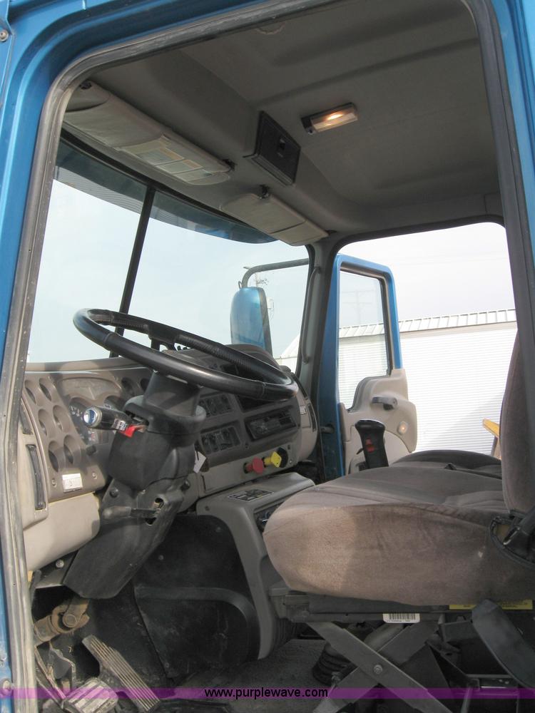 image for item 1337 2004 Mack CX613 semi truck