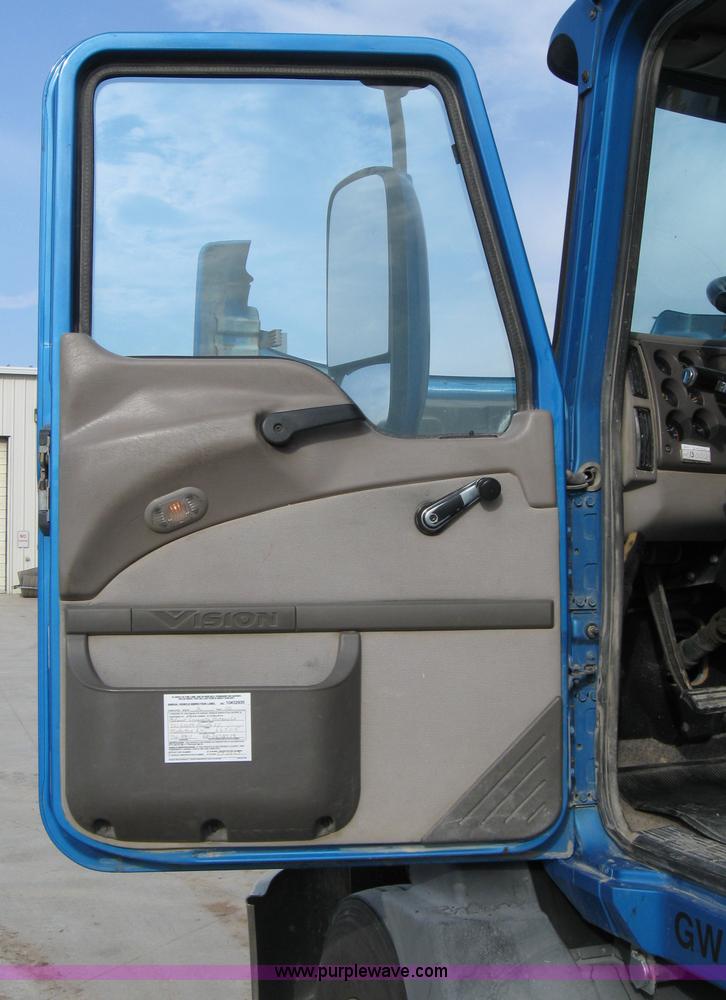 image for item 1337 2004 Mack CX613 semi truck